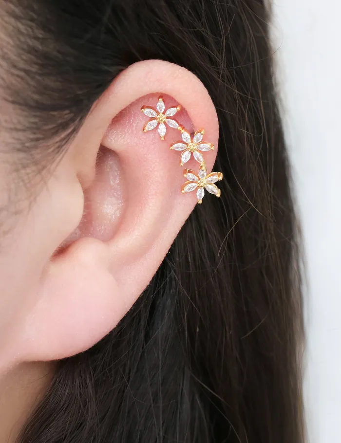 Earrings MinimalBijoux Big Flower Cartilage earring