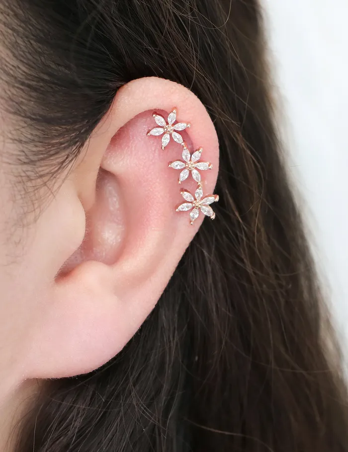 Earrings MinimalBijoux Big Flower Cartilage earring