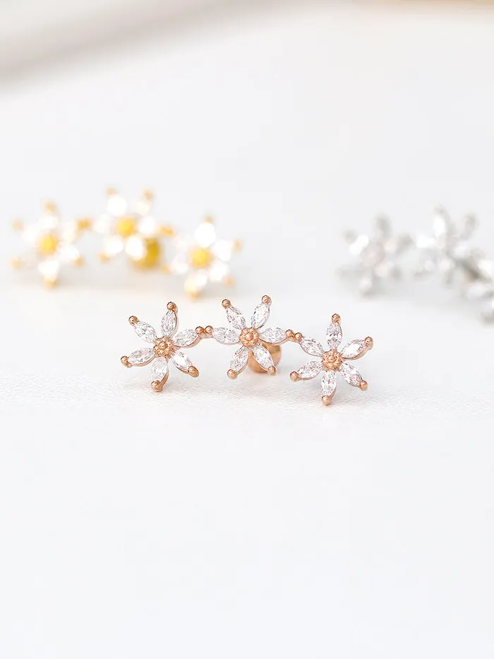 Earrings MinimalBijoux Big Flower Cartilage earring